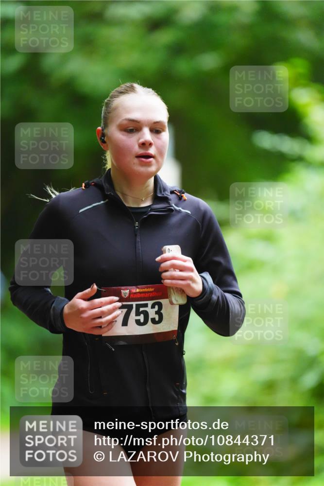 11.10.2026 - Bramfelder Halbmarathon 2026 LAZAROV Photography http://msf.ph/oto/10844371 11.10.2026 10:59:44 Laufen 35, 753, 0 meine-sportfotos.de
