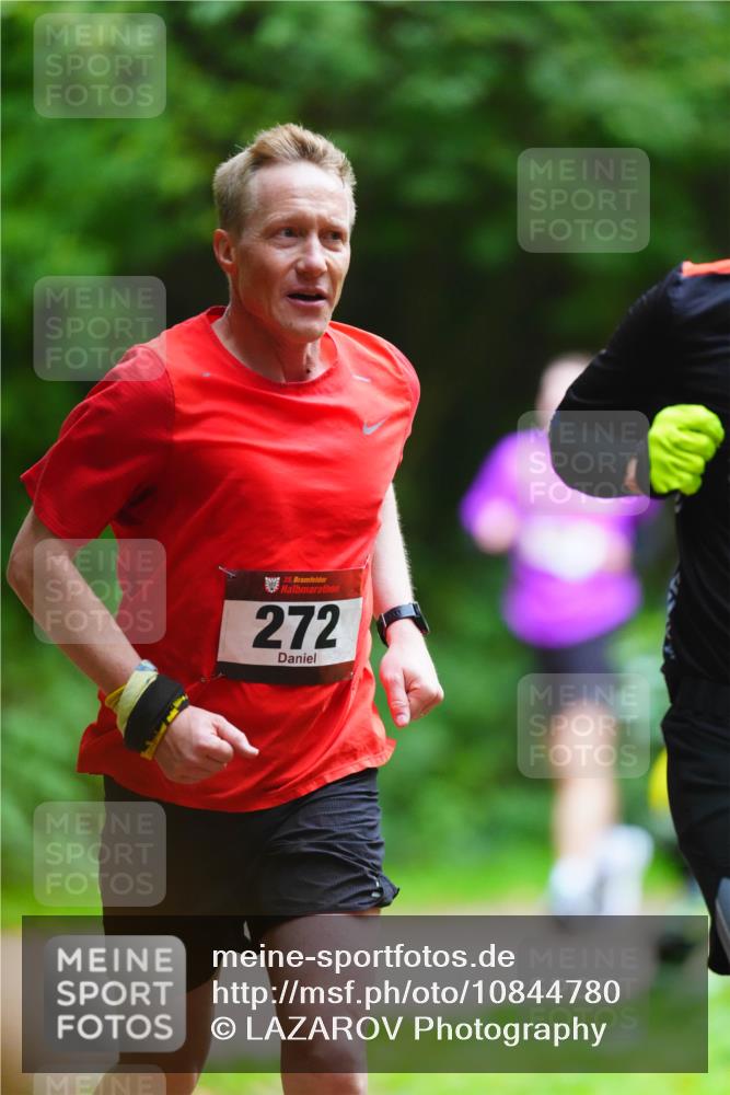 11.10.2026 - Bramfelder Halbmarathon 2026 LAZAROV Photography http://msf.ph/oto/10844780 11.10.2026 11:06:09 Laufen 272 meine-sportfotos.de