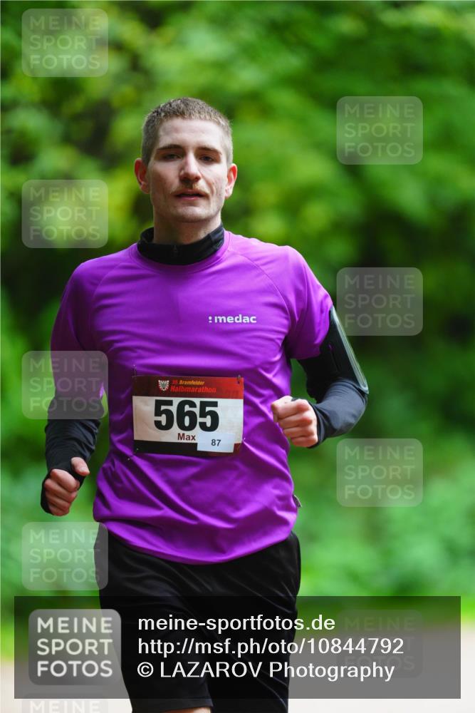 11.10.2026 - Bramfelder Halbmarathon 2026 LAZAROV Photography http://msf.ph/oto/10844792 11.10.2026 11:06:17 Laufen 35, 565, 87 meine-sportfotos.de