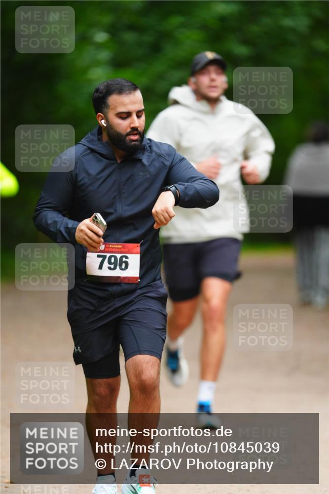 11.10.2026 - Bramfelder Halbmarathon 2026 LAZAROV Photography http://msf.ph/oto/10845039 11.10.2026 11:11:20 Laufen 796 meine-sportfotos.de