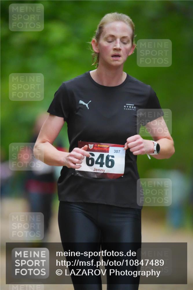 11.10.2026 - Bramfelder Halbmarathon 2026 LAZAROV Photography http://msf.ph/oto/10847489 11.10.2026 11:42:15 Laufen 646, 307 meine-sportfotos.de