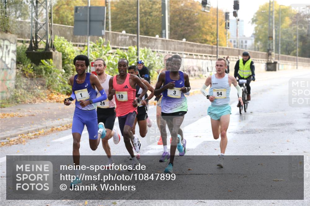 25.10.2026 - hella hamburg halbmarathon Jannik Wohlers http://msf.ph/oto/10847899 25.10.2026 10:07:43 Lombardsbrücke 3, 10, 1, 19, 24, 54, 29, 8 meine-sportfotos.de