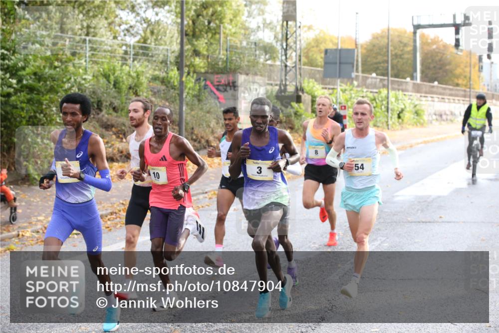 25.10.2026 - hella hamburg halbmarathon Jannik Wohlers http://msf.ph/oto/10847904 25.10.2026 10:07:44 Lombardsbrücke 3, 24, 19, 1, 10, 54, 29, 8 meine-sportfotos.de