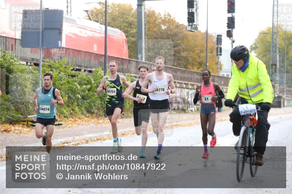 25.10.2026 - hella hamburg halbmarathon Jannik Wohlers http://msf.ph/oto/10847922 25.10.2026 10:10:53 Lombardsbrücke 20, 23, 16804, 31, 34074, 34751, 35778, 46, 6187 meine-sportfotos.de