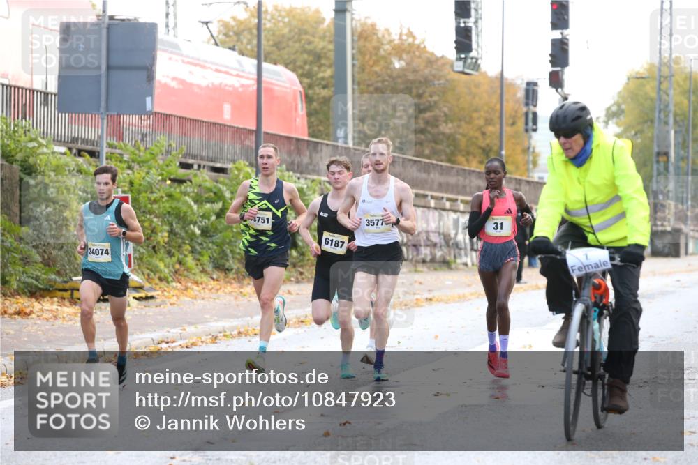 25.10.2026 - hella hamburg halbmarathon Jannik Wohlers http://msf.ph/oto/10847923 25.10.2026 10:10:53 Lombardsbrücke 20, 23, 16804, 35778, 34751, 34074, 31, 46, 6187 meine-sportfotos.de