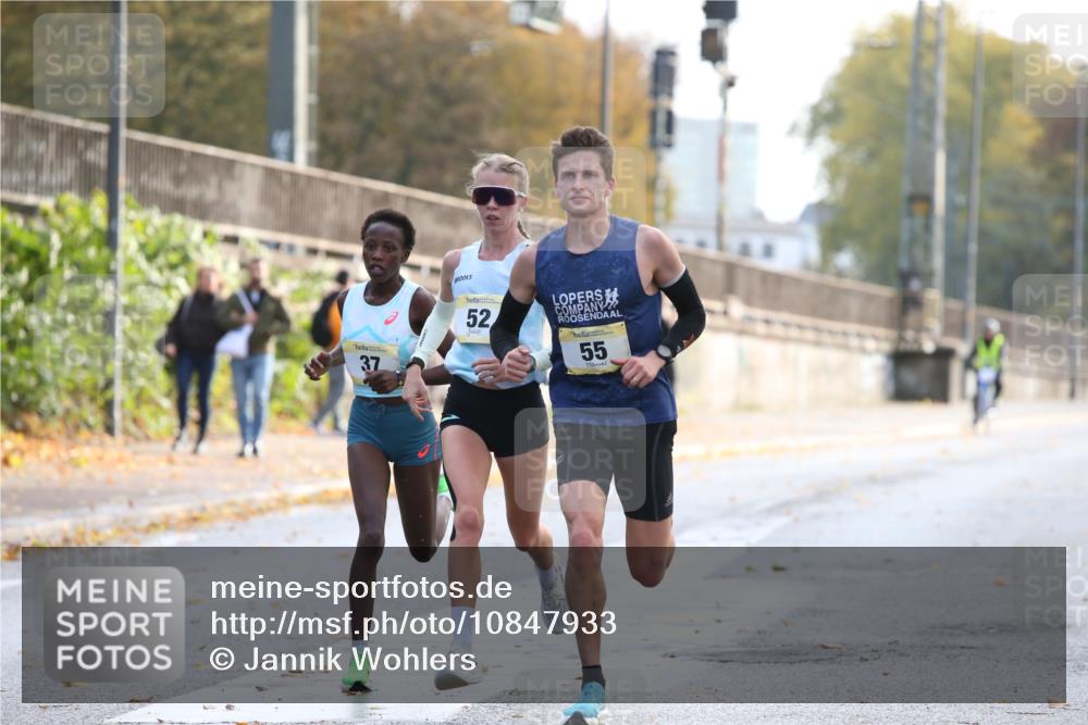 25.10.2026 - hella hamburg halbmarathon Jannik Wohlers http://msf.ph/oto/10847933 25.10.2026 10:11:12 Lombardsbrücke 55, 52, 37 meine-sportfotos.de