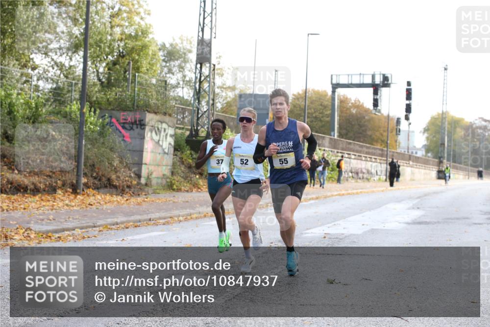 25.10.2026 - hella hamburg halbmarathon Jannik Wohlers http://msf.ph/oto/10847937 25.10.2026 10:11:14 Lombardsbrücke 55, 52, 37 meine-sportfotos.de