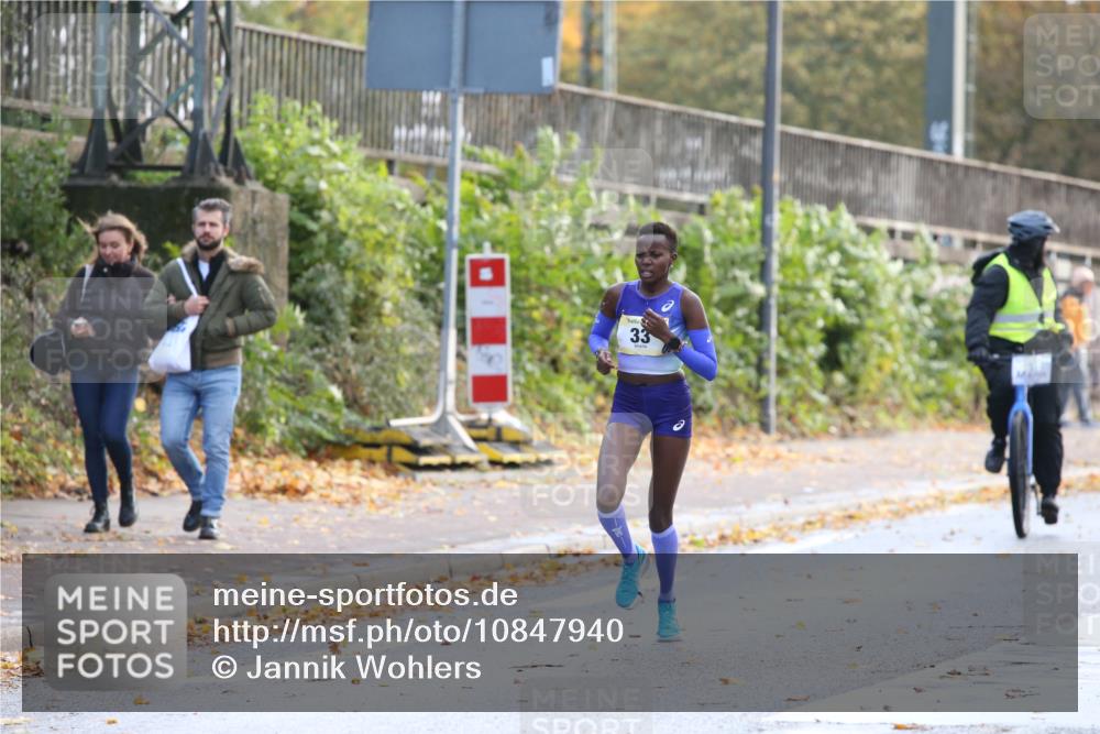 25.10.2026 - hella hamburg halbmarathon Jannik Wohlers http://msf.ph/oto/10847940 25.10.2026 10:11:28 Lombardsbrücke 33 meine-sportfotos.de