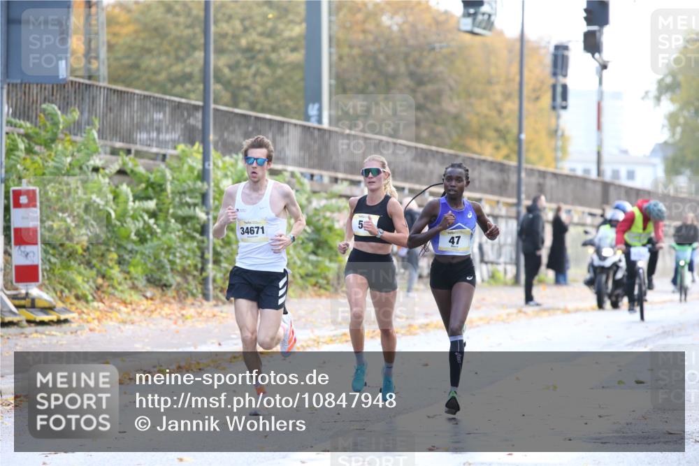 25.10.2026 - hella hamburg halbmarathon Jannik Wohlers http://msf.ph/oto/10847948 25.10.2026 10:11:38 Lombardsbrücke 27 meine-sportfotos.de