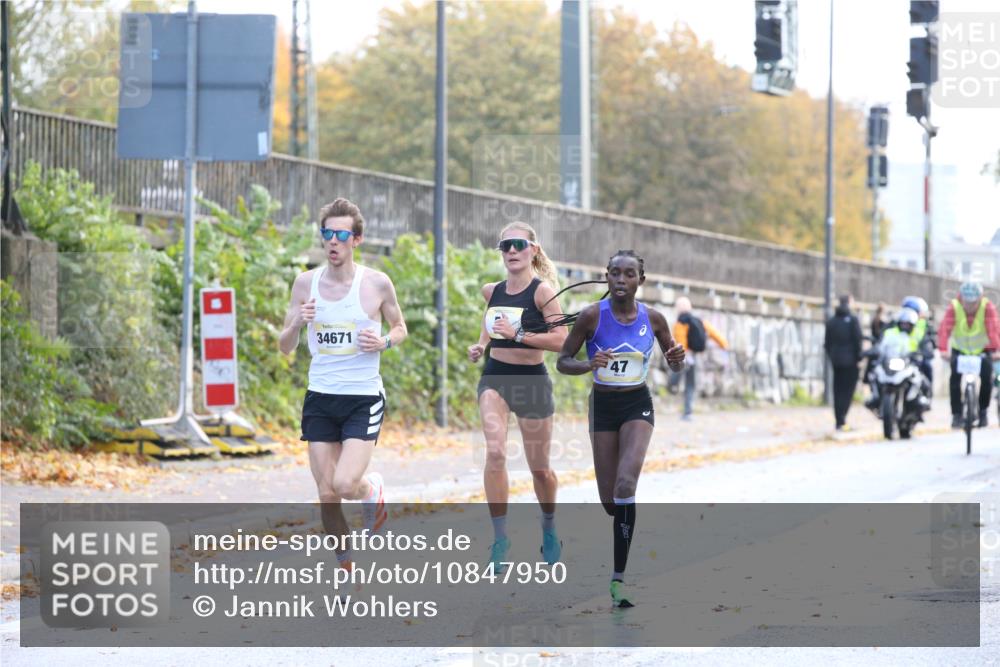 25.10.2026 - hella hamburg halbmarathon Jannik Wohlers http://msf.ph/oto/10847950 25.10.2026 10:11:39 Lombardsbrücke 27, 34671, 53, 47 meine-sportfotos.de