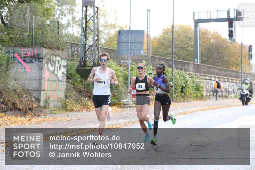 25.10.2026 - hella hamburg halbmarathon Jannik Wohlers http://msf.ph/oto/10847952 25.10.2026 10:11:40 Lombardsbrücke 27, 34671, 53, 47 meine-sportfotos.de
