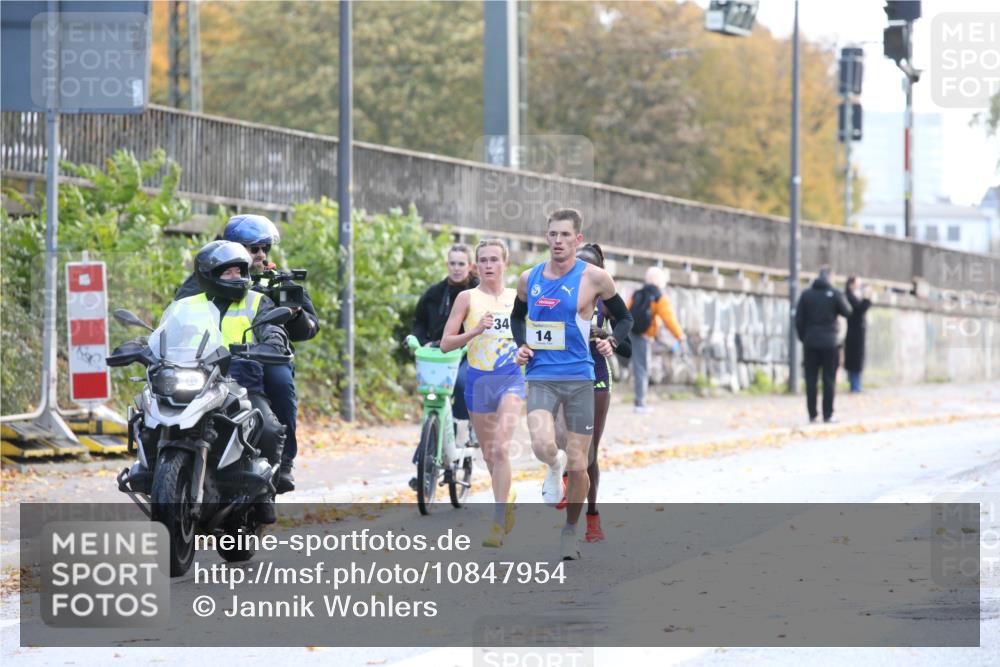 25.10.2026 - hella hamburg halbmarathon Jannik Wohlers http://msf.ph/oto/10847954 25.10.2026 10:11:46 Lombardsbrücke 14 meine-sportfotos.de