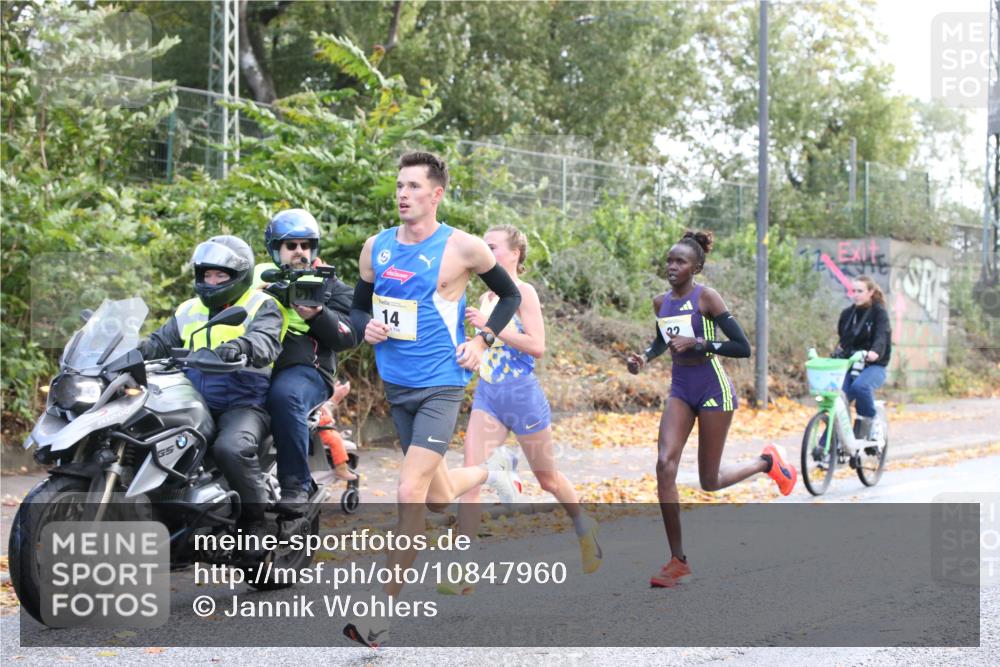 25.10.2026 - hella hamburg halbmarathon Jannik Wohlers http://msf.ph/oto/10847960 25.10.2026 10:11:50 Lombardsbrücke 14, 32, 34 meine-sportfotos.de
