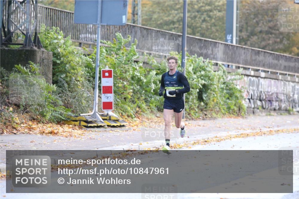 25.10.2026 - hella hamburg halbmarathon Jannik Wohlers http://msf.ph/oto/10847961 25.10.2026 10:12:22 Lombardsbrücke  meine-sportfotos.de