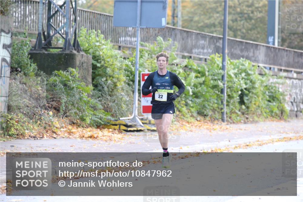 25.10.2026 - hella hamburg halbmarathon Jannik Wohlers http://msf.ph/oto/10847962 25.10.2026 10:12:23 Lombardsbrücke 22 meine-sportfotos.de