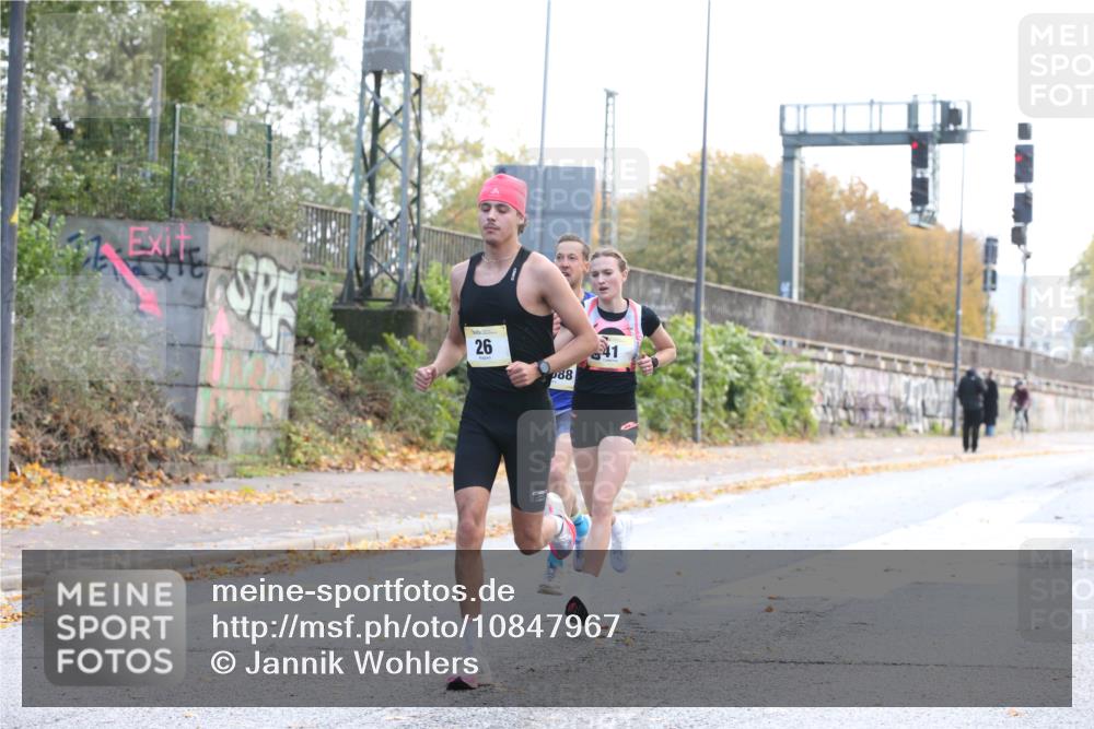 25.10.2026 - hella hamburg halbmarathon Jannik Wohlers http://msf.ph/oto/10847967 25.10.2026 10:12:41 Lombardsbrücke 30088, 26, 41 meine-sportfotos.de