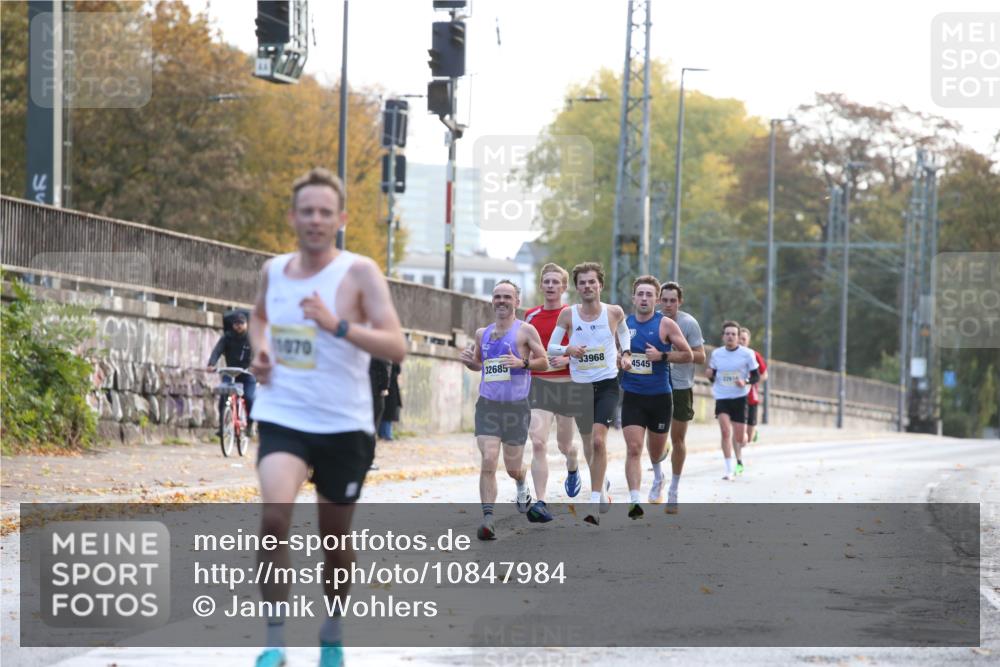 25.10.2026 - hella hamburg halbmarathon Jannik Wohlers http://msf.ph/oto/10847984 25.10.2026 10:13:17 Lombardsbrücke 11070 meine-sportfotos.de