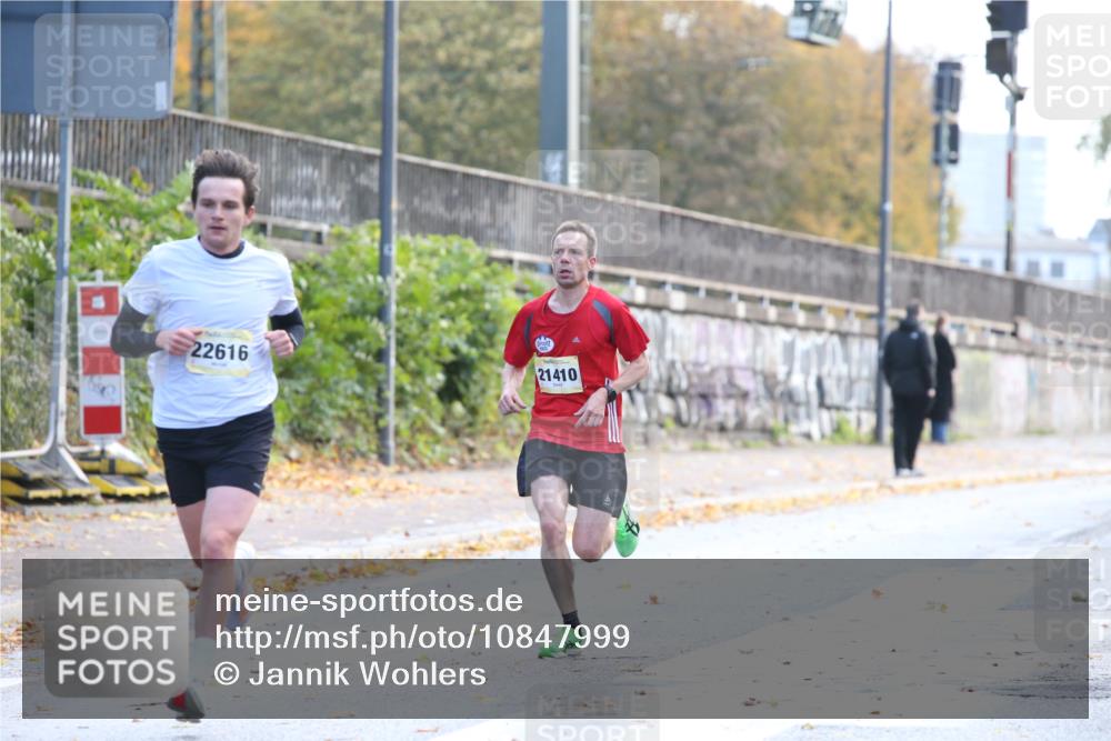 25.10.2026 - hella hamburg halbmarathon Jannik Wohlers http://msf.ph/oto/10847999 25.10.2026 10:13:26 Lombardsbrücke 33968, 33657, 24545, 32685, 35590, 22616, 21410 meine-sportfotos.de