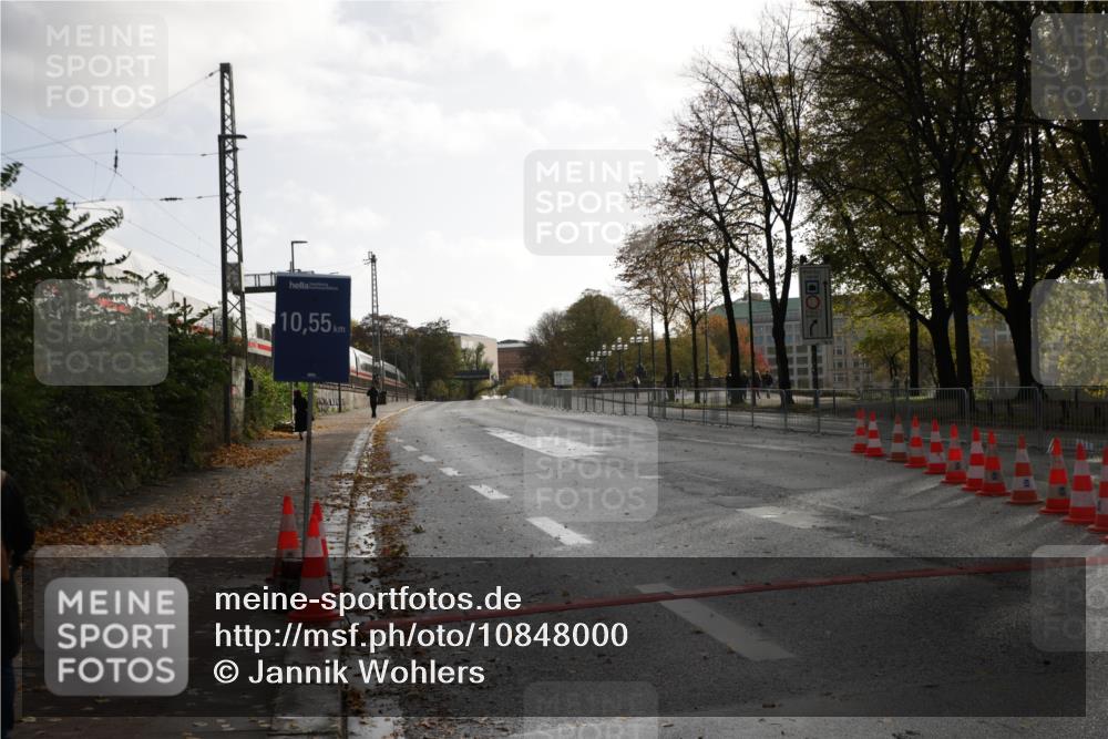 25.10.2026 - hella hamburg halbmarathon Jannik Wohlers http://msf.ph/oto/10848000 25.10.2026 10:00:23 Lombardsbrücke  meine-sportfotos.de