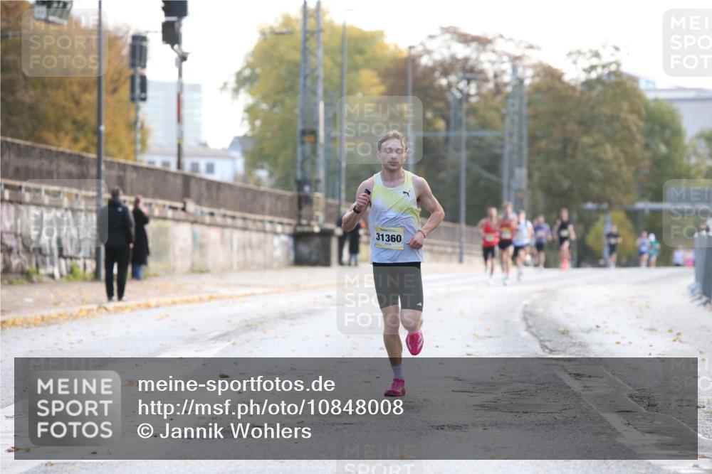 25.10.2026 - hella hamburg halbmarathon Jannik Wohlers http://msf.ph/oto/10848008 25.10.2026 10:13:44 Lombardsbrücke 31360 meine-sportfotos.de