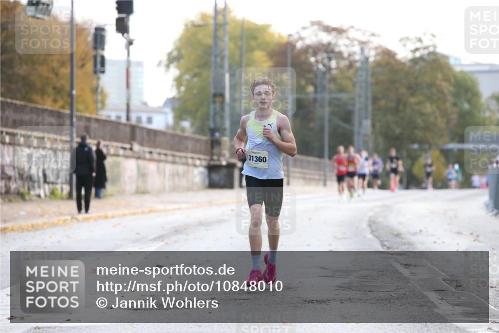 25.10.2026 - hella hamburg halbmarathon Jannik Wohlers http://msf.ph/oto/10848010 25.10.2026 10:13:44 Lombardsbrücke 31360 meine-sportfotos.de
