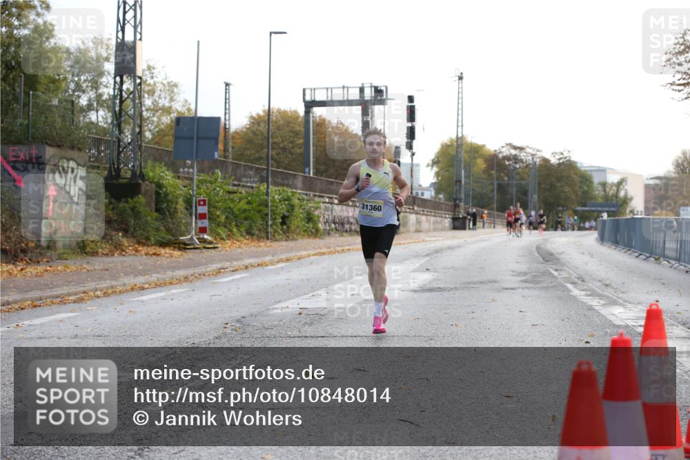 25.10.2026 - hella hamburg halbmarathon Jannik Wohlers http://msf.ph/oto/10848014 25.10.2026 10:13:47 Lombardsbrücke 31360 meine-sportfotos.de