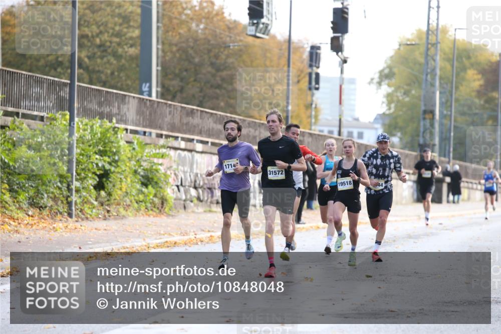 25.10.2026 - hella hamburg halbmarathon Jannik Wohlers http://msf.ph/oto/10848048 25.10.2026 10:14:04 Lombardsbrücke 30513, 11496, 43, 51, 42 meine-sportfotos.de