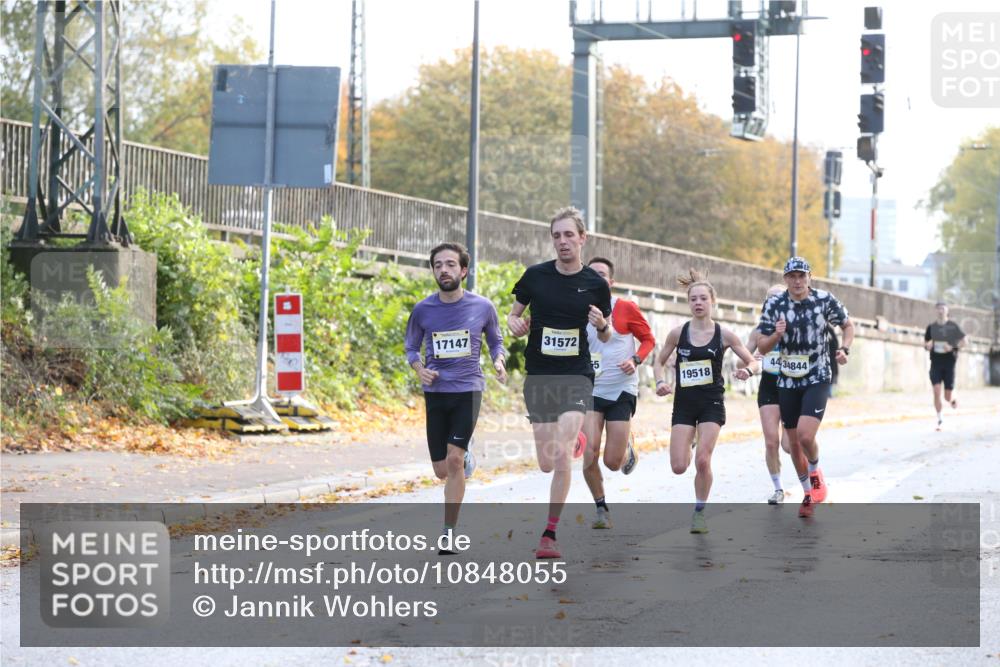 25.10.2026 - hella hamburg halbmarathon Jannik Wohlers http://msf.ph/oto/10848055 25.10.2026 10:14:06 Lombardsbrücke 43, 51, 42, 31572, 13655, 17147, 19518 meine-sportfotos.de