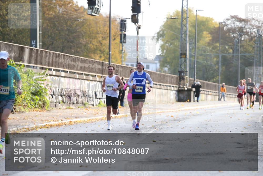 25.10.2026 - hella hamburg halbmarathon Jannik Wohlers http://msf.ph/oto/10848087 25.10.2026 10:14:19 Lombardsbrücke 23197, 30471, 34723 meine-sportfotos.de