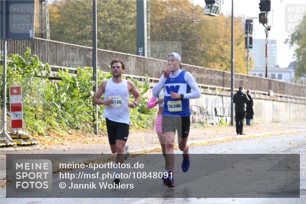 25.10.2026 - hella hamburg halbmarathon Jannik Wohlers http://msf.ph/oto/10848091 25.10.2026 10:14:22 Lombardsbrücke 30471, 34723, 35120, 38, 36396 meine-sportfotos.de