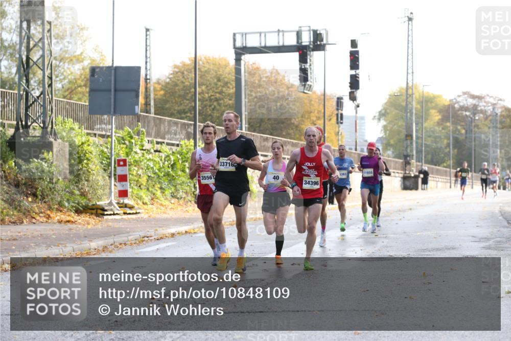 25.10.2026 - hella hamburg halbmarathon Jannik Wohlers http://msf.ph/oto/10848109 25.10.2026 10:14:32 Lombardsbrücke 40, 33716, 34396, 35561, 30965 meine-sportfotos.de