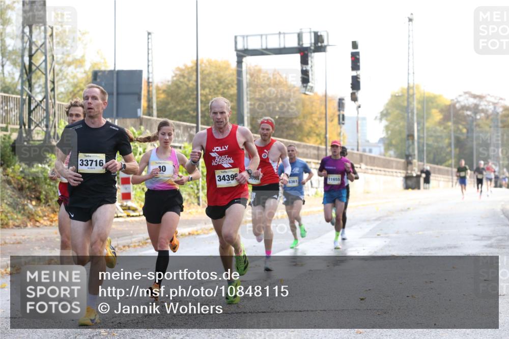 25.10.2026 - hella hamburg halbmarathon Jannik Wohlers http://msf.ph/oto/10848115 25.10.2026 10:14:33 Lombardsbrücke 35561, 34396, 33716, 40, 30965, 11655 meine-sportfotos.de