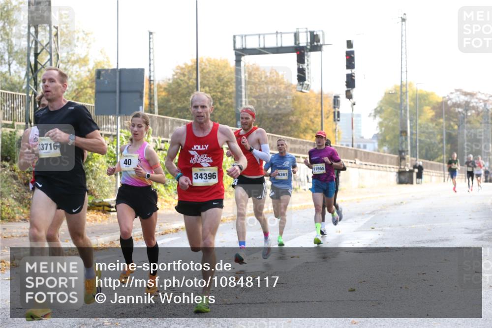 25.10.2026 - hella hamburg halbmarathon Jannik Wohlers http://msf.ph/oto/10848117 25.10.2026 10:14:33 Lombardsbrücke 33716, 34396, 35561, 40, 30965, 11655 meine-sportfotos.de