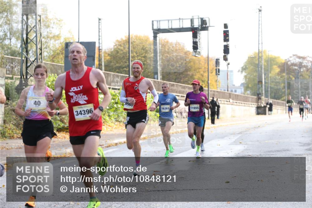 25.10.2026 - hella hamburg halbmarathon Jannik Wohlers http://msf.ph/oto/10848121 25.10.2026 10:14:34 Lombardsbrücke 35561, 33716, 34396, 40, 30965, 11655, 16361, 35048 meine-sportfotos.de