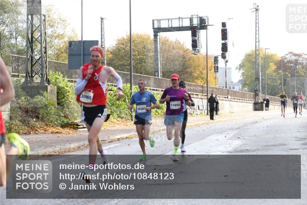 25.10.2026 - hella hamburg halbmarathon Jannik Wohlers http://msf.ph/oto/10848123 25.10.2026 10:14:34 Lombardsbrücke 35561, 34396, 33716, 40, 30965, 11655, 16361, 35048 meine-sportfotos.de