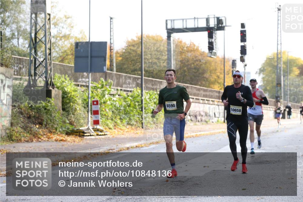25.10.2026 - hella hamburg halbmarathon Jannik Wohlers http://msf.ph/oto/10848136 25.10.2026 10:14:45 Lombardsbrücke 10658, 6590 meine-sportfotos.de