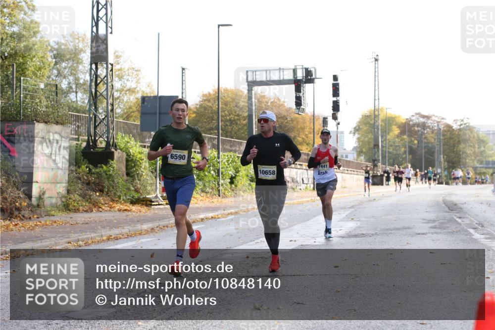 25.10.2026 - hella hamburg halbmarathon Jannik Wohlers http://msf.ph/oto/10848140 25.10.2026 10:14:46 Lombardsbrücke 10658, 6590, 7441 meine-sportfotos.de