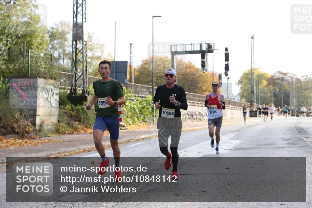 25.10.2026 - hella hamburg halbmarathon Jannik Wohlers http://msf.ph/oto/10848142 25.10.2026 10:14:47 Lombardsbrücke 10658, 6590, 7441 meine-sportfotos.de