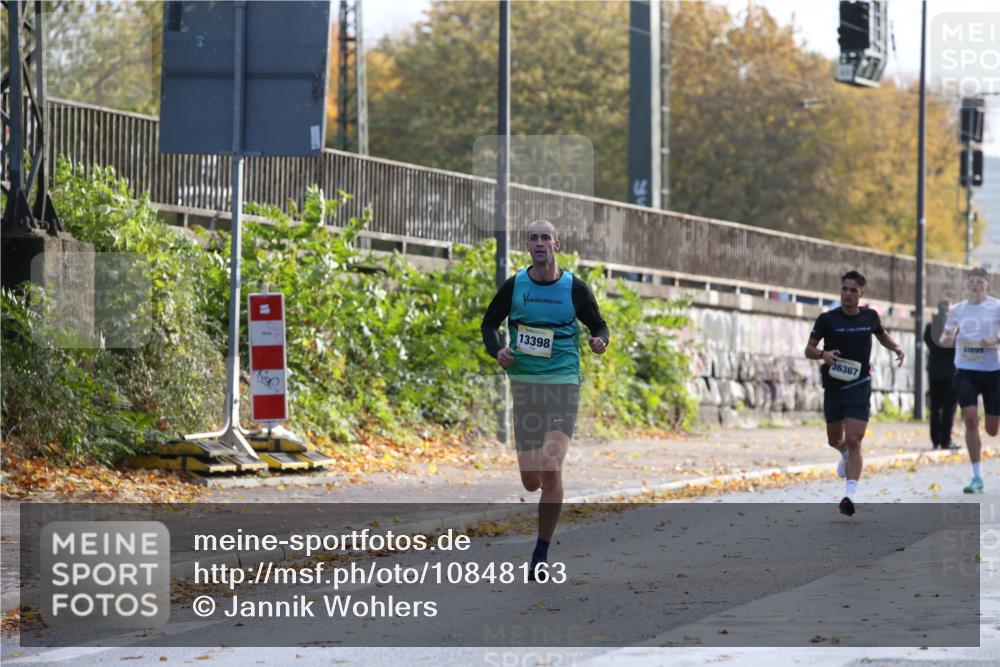 25.10.2026 - hella hamburg halbmarathon Jannik Wohlers http://msf.ph/oto/10848163 25.10.2026 10:15:03 Lombardsbrücke 30002, 31330, 35254, 9804 meine-sportfotos.de