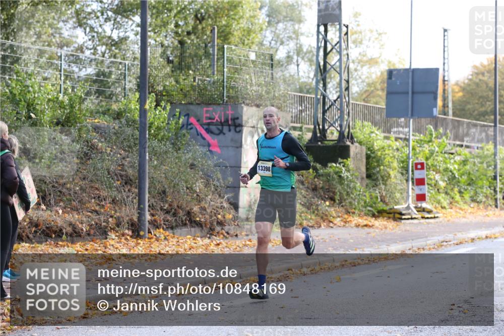 25.10.2026 - hella hamburg halbmarathon Jannik Wohlers http://msf.ph/oto/10848169 25.10.2026 10:15:06 Lombardsbrücke 13398, 36367 meine-sportfotos.de