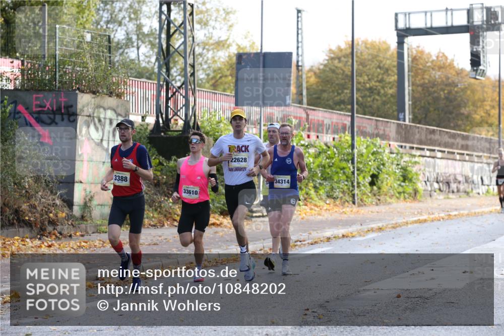 25.10.2026 - hella hamburg halbmarathon Jannik Wohlers http://msf.ph/oto/10848202 25.10.2026 10:15:14 Lombardsbrücke 22899, 6342, 22628, 34314, 3388, 33610, 34758 meine-sportfotos.de