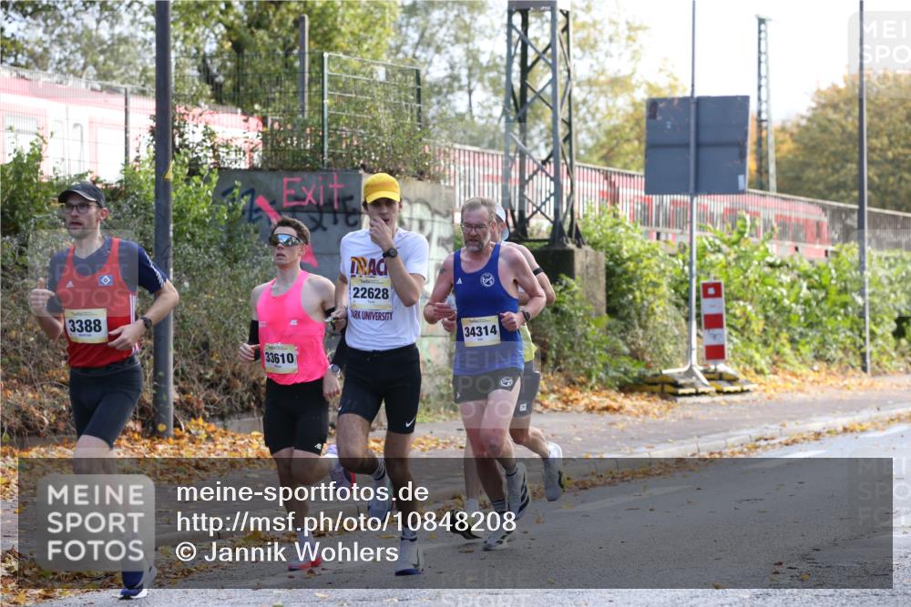 25.10.2026 - hella hamburg halbmarathon Jannik Wohlers http://msf.ph/oto/10848208 25.10.2026 10:15:15 Lombardsbrücke 6342, 34314, 3388, 33610, 22628, 34758 meine-sportfotos.de