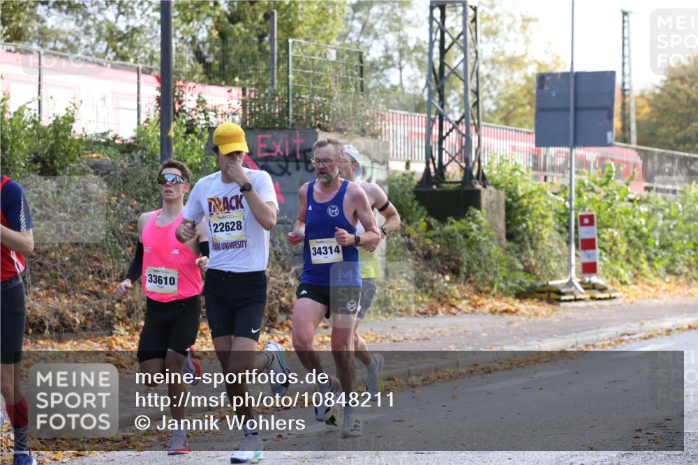 25.10.2026 - hella hamburg halbmarathon Jannik Wohlers http://msf.ph/oto/10848211 25.10.2026 10:15:15 Lombardsbrücke 6342, 33610, 3388, 34314, 22628, 34758 meine-sportfotos.de
