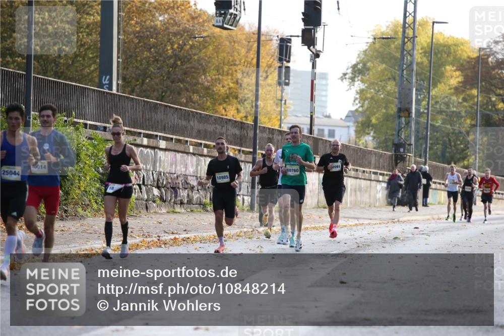 25.10.2026 - hella hamburg halbmarathon Jannik Wohlers http://msf.ph/oto/10848214 25.10.2026 10:15:19 Lombardsbrücke 34314, 3388, 33610, 22628, 34758 meine-sportfotos.de