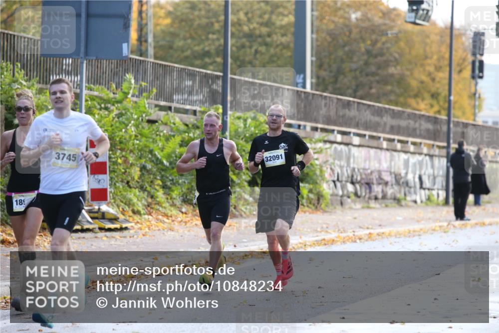 25.10.2026 - hella hamburg halbmarathon Jannik Wohlers http://msf.ph/oto/10848234 25.10.2026 10:15:25 Lombardsbrücke 21049, 20014, 25044, 10760, 10985, 3745 meine-sportfotos.de