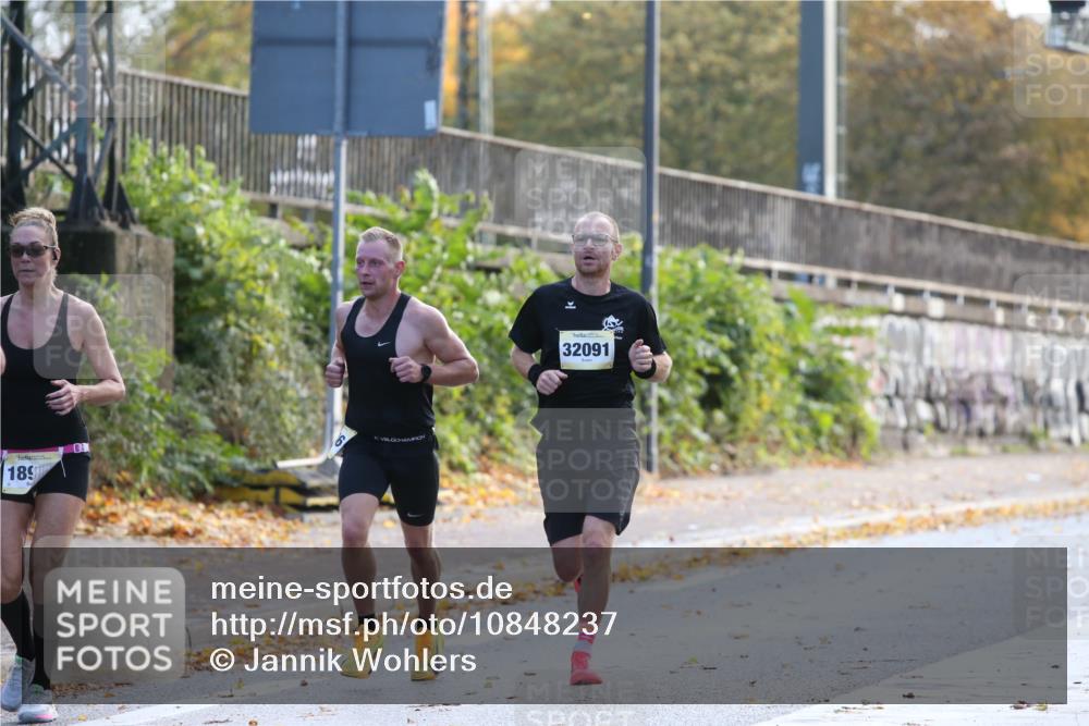 25.10.2026 - hella hamburg halbmarathon Jannik Wohlers http://msf.ph/oto/10848237 25.10.2026 10:15:26 Lombardsbrücke 21049, 20014, 25044, 10985, 10760, 3745, 21386, 32091 meine-sportfotos.de