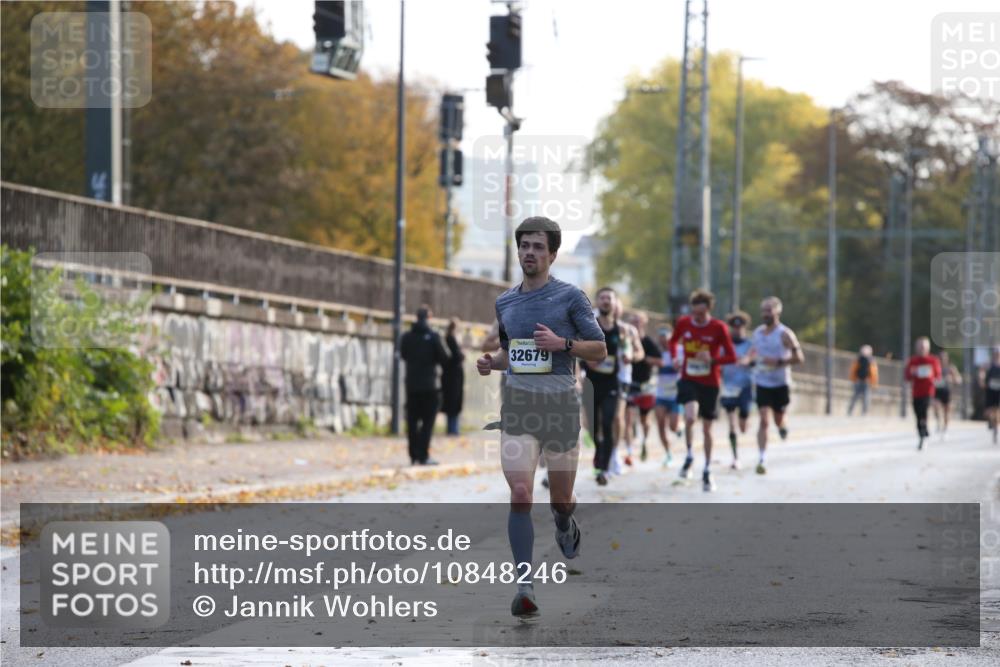 25.10.2026 - hella hamburg halbmarathon Jannik Wohlers http://msf.ph/oto/10848246 25.10.2026 10:15:29 Lombardsbrücke 10760, 10985, 3745, 21386, 32091, 18941, 32679 meine-sportfotos.de
