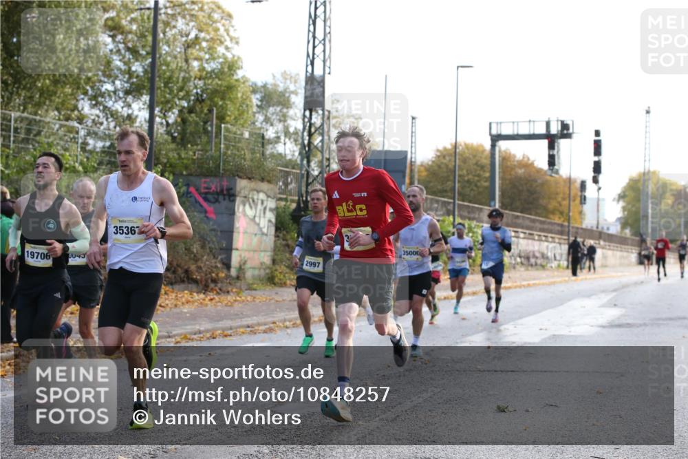 25.10.2026 - hella hamburg halbmarathon Jannik Wohlers http://msf.ph/oto/10848257 25.10.2026 10:15:37 Lombardsbrücke 35367, 19706, 20045, 30870, 2997, 35006, 21479, 15879, 15218, 30034 meine-sportfotos.de