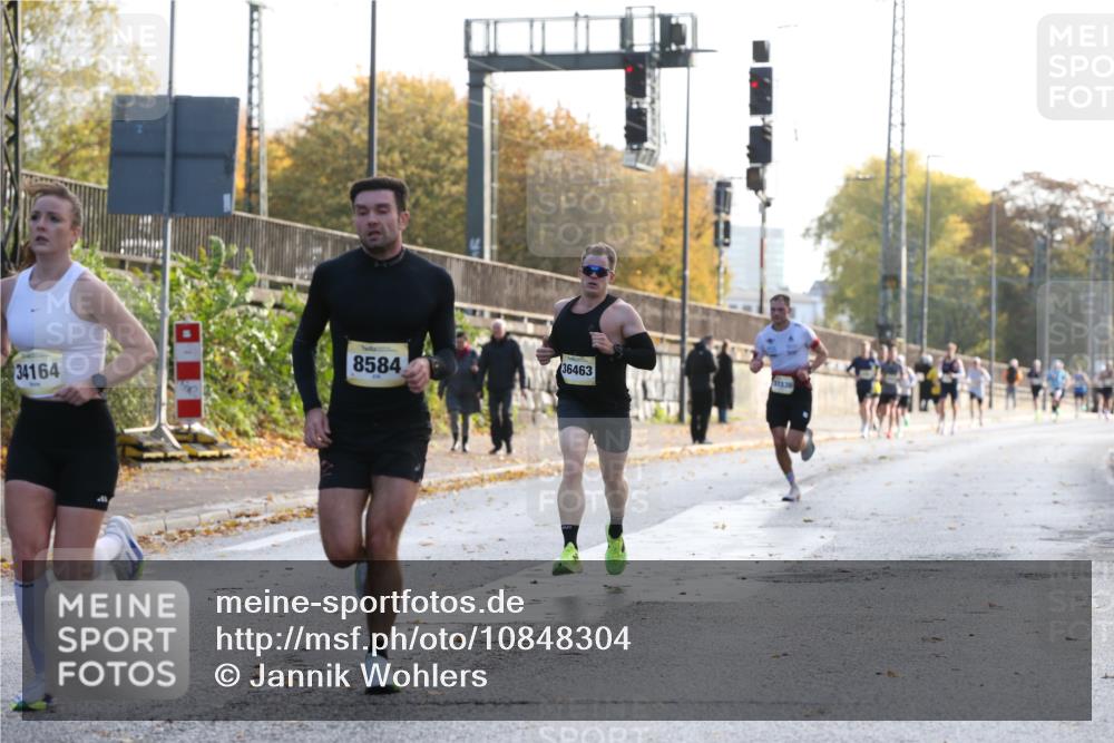 25.10.2026 - hella hamburg halbmarathon Jannik Wohlers http://msf.ph/oto/10848304 25.10.2026 10:15:54 Lombardsbrücke 35621, 34164, 8584, 36463 meine-sportfotos.de