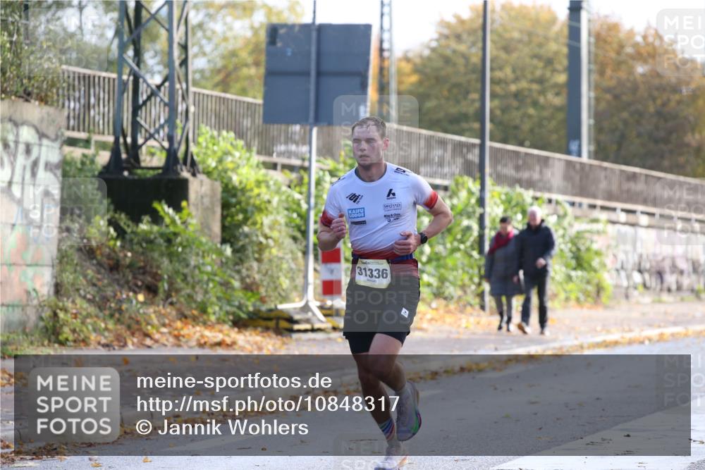 25.10.2026 - hella hamburg halbmarathon Jannik Wohlers http://msf.ph/oto/10848317 25.10.2026 10:15:58 Lombardsbrücke 34164, 8584, 36463, 31336 meine-sportfotos.de